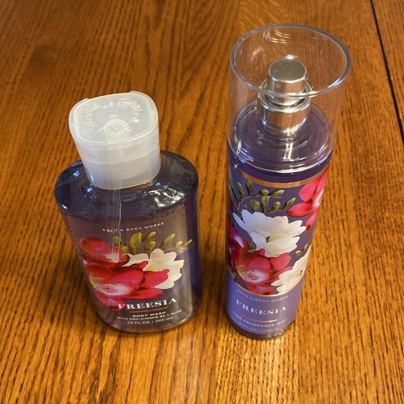 NWT Bath & Body Works Freesia Set - Picture 12 of 14
